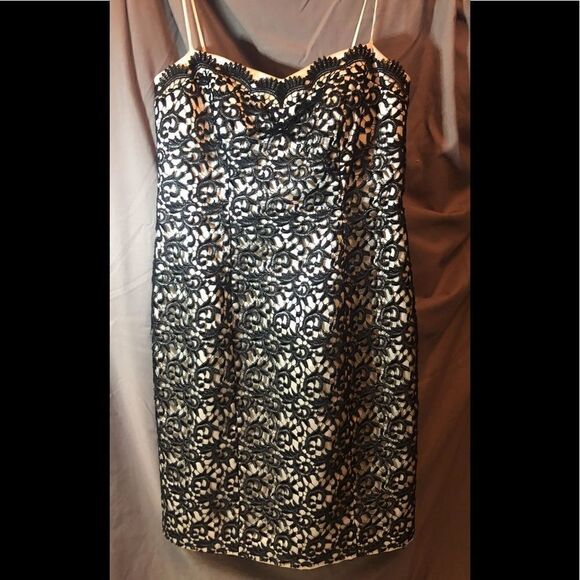 An original JS collection white dress with black overlay small slit in the back - Picture 2 of 9